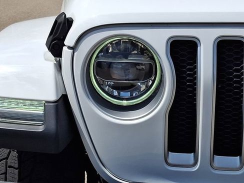 Used 2019 Jeep Wrangler Unlimited Sahara AWD/4WD image 9