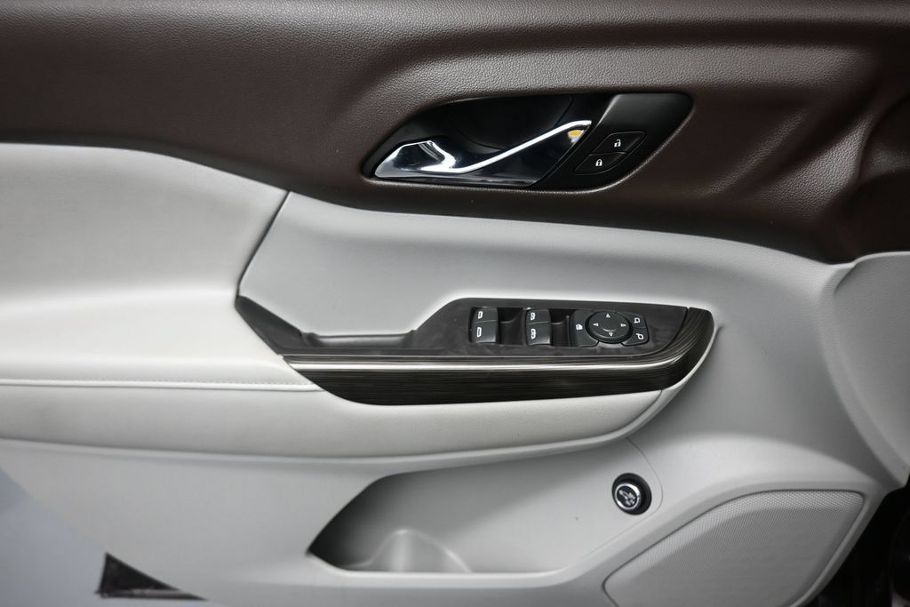 Used 2020 GMC Acadia SLT w/ Trailering Package FWD image 10