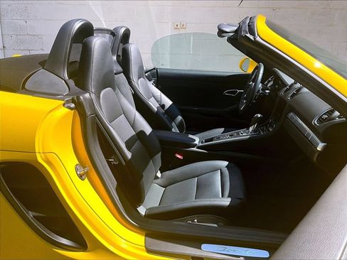 Certified 2024 Porsche 718 Boxster RWD image 12