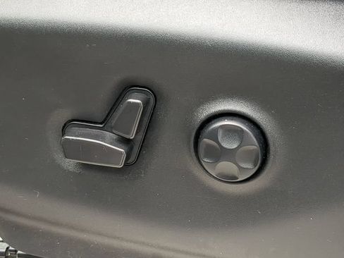 Used 2023 Chrysler Pacifica Touring-L FWD image 24
