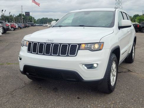 Used 2018 Jeep Grand Cherokee Laredo AWD/4WD image 19