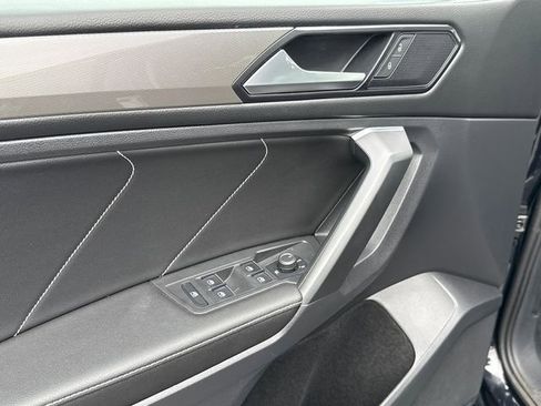 Certified 2023 Volkswagen Tiguan SE image 9