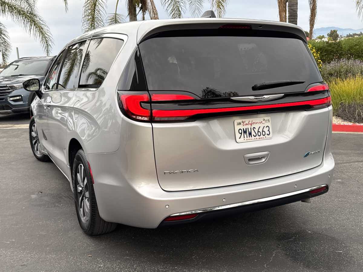 Used 2024 Chrysler Pacifica Limited FWD image 14