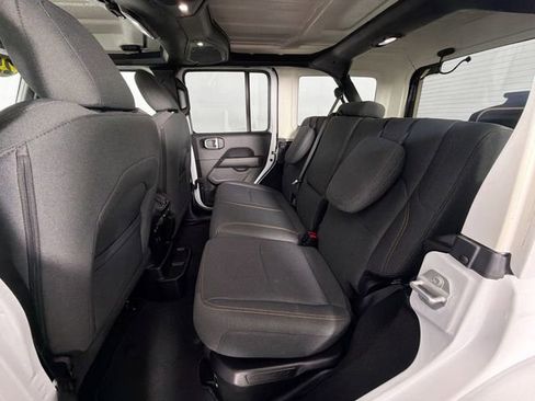 Used 2025 Jeep Wrangler Unlimited Sahara image 23