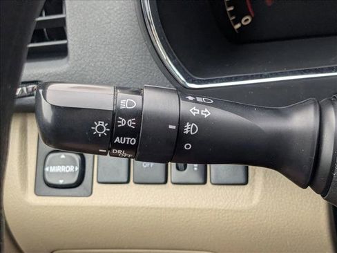 Used 2011 Toyota Highlander Base image 6