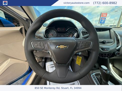 Used 2017 Chevrolet Cruze LT FWD image 31
