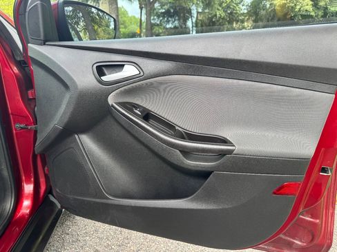 Used 2013 Ford Focus SE FWD image 40