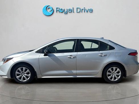 Used 2022 Toyota Corolla LE FWD image 3