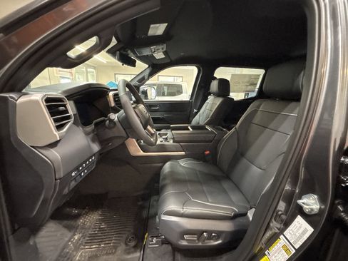 New 2026 Toyota Tundra Limited AWD/4WD image 18