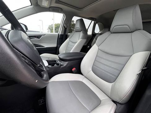Used 2021 Toyota RAV4 XLE Premium FWD image 8