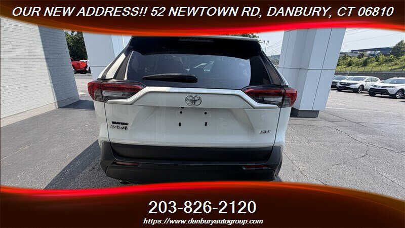 Used 2022 Toyota RAV4 XLE Premium FWD image 4