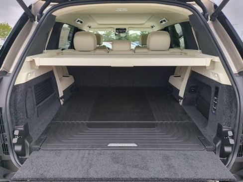 New 2026 Land Rover Range Rover Long Wheelbase SE AWD/4WD image 16