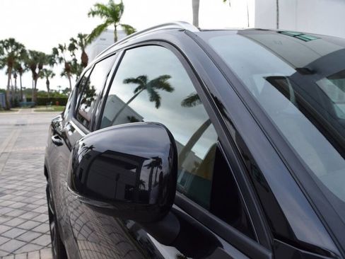 Used 2020 Volvo XC40 T5 Momentum w/ Protection Package Premier image 30