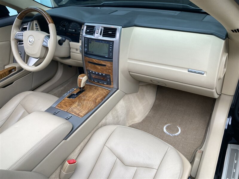 Used 2009 Cadillac XLR RWD image 19