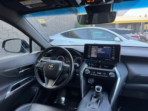 Used 2022 Toyota Venza XLE AWD/4WD image 16