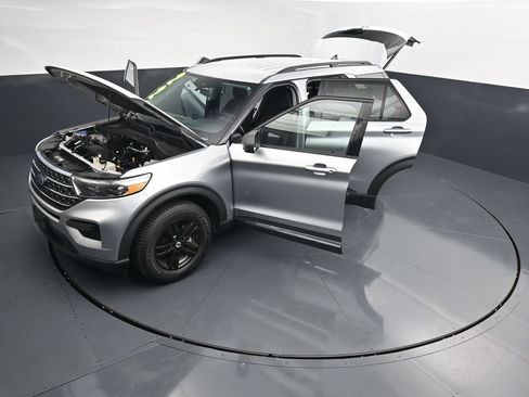 Used 2022 Ford Explorer XLT AWD/4WD image 39