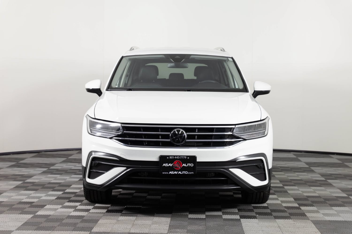 Used 2024 Volkswagen Tiguan SE AWD/4WD image 12