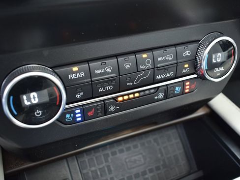 Used 2020 Ford Expedition Max Platinum AWD/4WD image 23