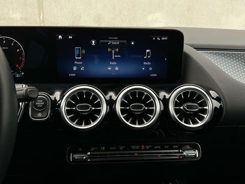 Used 2025 Mercedes-Benz GLA 250 image 27