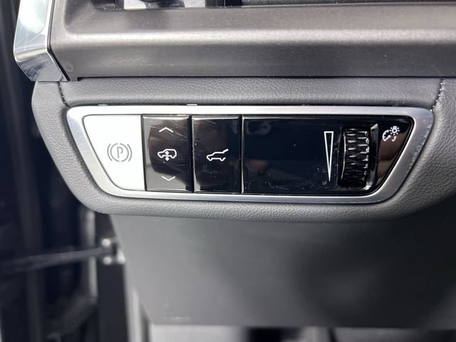 Certified 2026 Cadillac Vistiq Sport w/ LPO, Floor Liner Package AWD/4WD image 17
