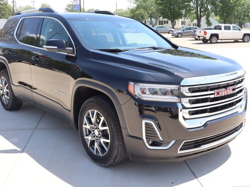 Used 2023 GMC Acadia SLT w/ Preferred Package AWD/4WD image 3