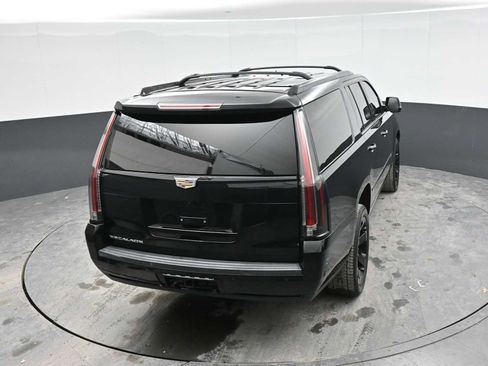 Used 2019 Cadillac Escalade ESV Premium Luxury w/ Escalade Sport Edition AWD/4WD image 44
