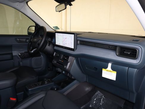 New 2026 Ford Maverick Lariat w/ Black Appearance Package image 39