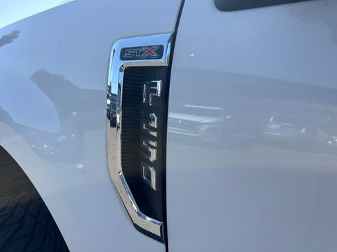 Used 2017 Ford F250 XL w/ Power Equipment Group AWD/4WD image 11