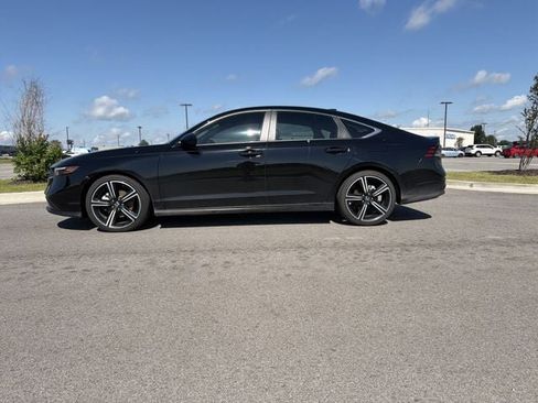Used 2025 Honda Accord Sport image 2