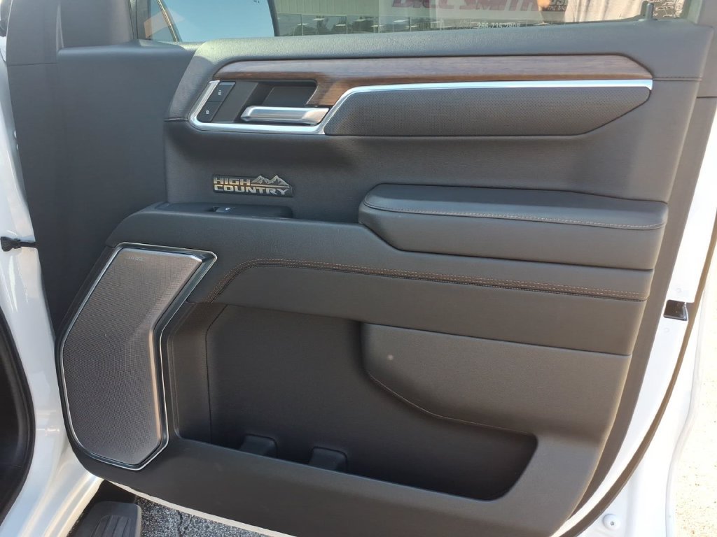 Used 2023 Chevrolet Silverado 1500 High Country w/ High Country Premium Package AWD/4WD image 12