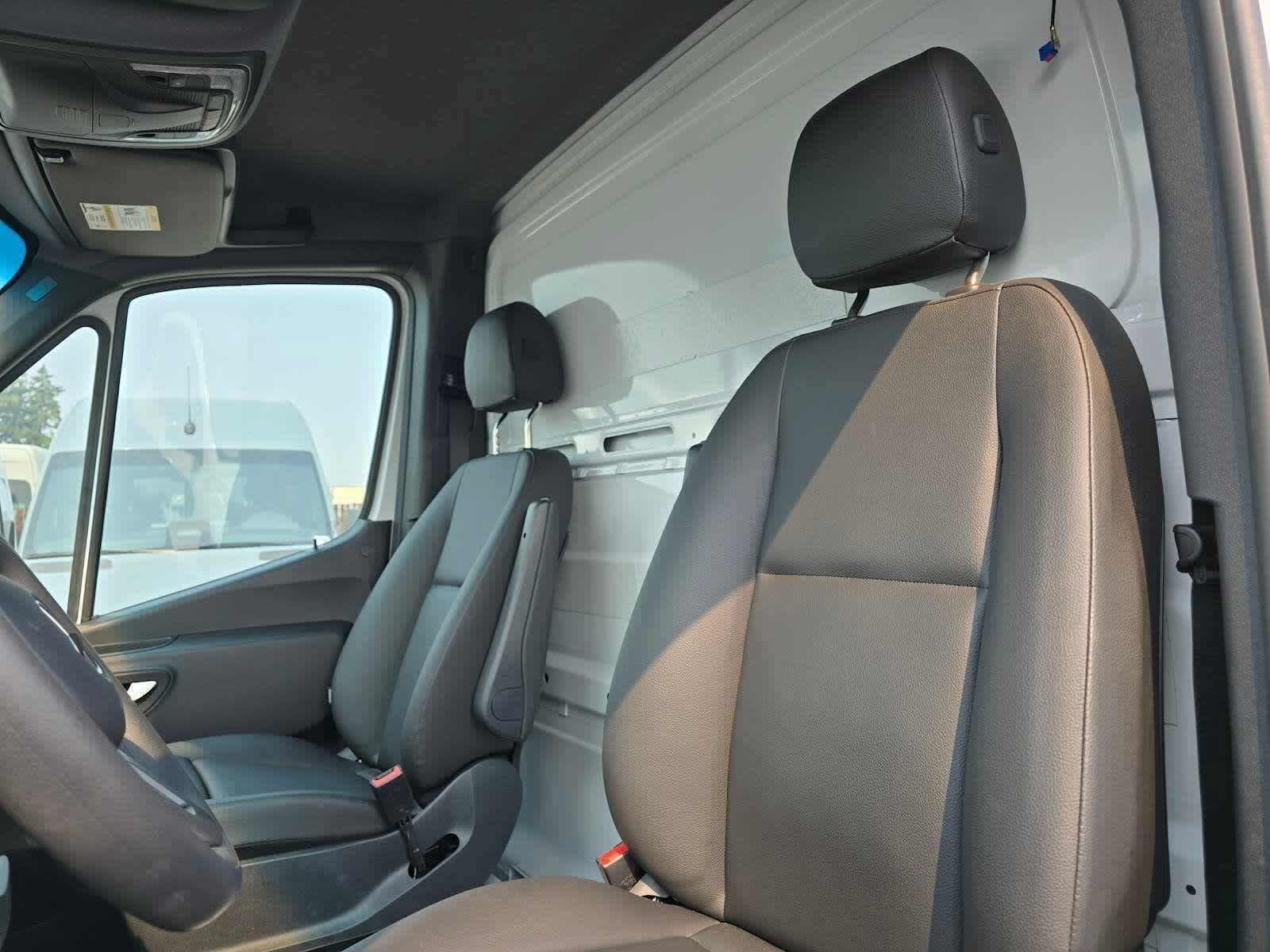Used 2024 Mercedes-Benz Sprinter 3500 image 10