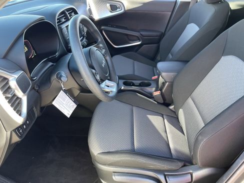 Certified 2023 Kia Soul LX w/ LX Technology Package image 17