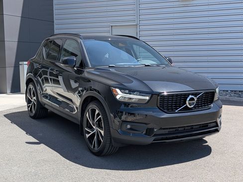 Used 2021 Volvo XC40 T5 R-Design w/ Advanced Package AWD/4WD image 3