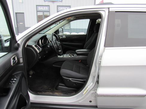 Used 2013 Jeep Grand Cherokee Laredo w/ Laredo E Group image 12