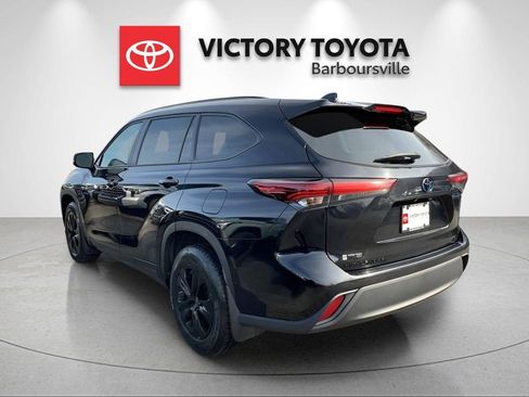 Used 2024 Toyota Highlander XLE image 6