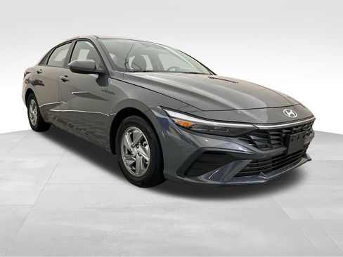 Certified 2025 Hyundai Elantra SE FWD image 7