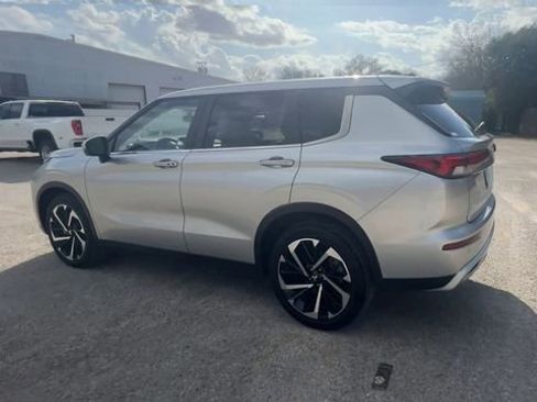 Used 2024 Mitsubishi Outlander SE image 6