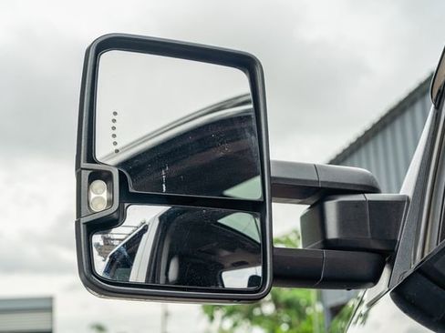 Used 2017 GMC Sierra 2500 Denali w/ Duramax Plus Package image 11