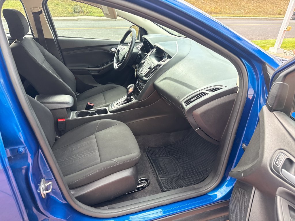 Used 2018 Ford Focus SE w/ Cold Weather Package FWD image 29