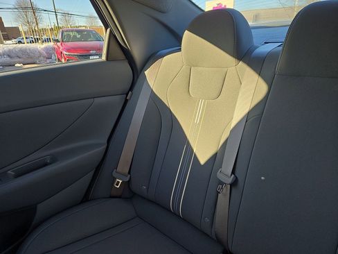 Used 2025 Hyundai Elantra Sport image 12