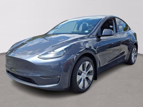 Used 2022 Tesla Model Y Long Range AWD/4WD image 3