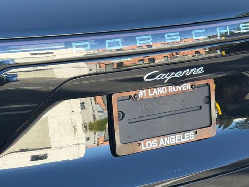 Used 2023 Porsche Cayenne AWD/4WD image 32