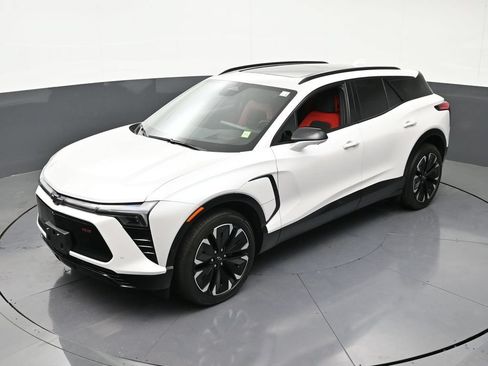 Used 2025 Chevrolet Blazer EV RS w/ Super Cruise Package AWD/4WD image 16