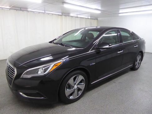 Used 2017 Hyundai Sonata Limited w/ Ultimate Package 02 FWD image 3