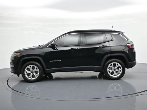 Used 2025 Jeep Compass Latitude w/ Convenience Group image 9