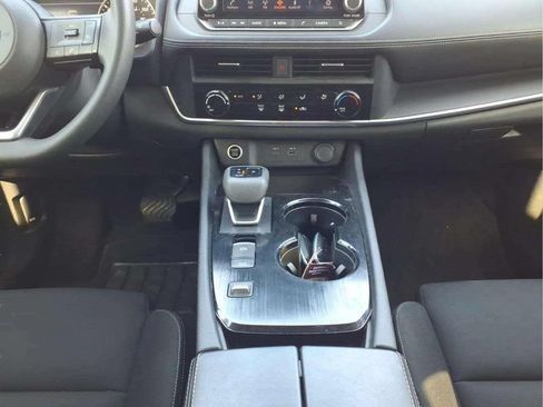 Used 2023 Nissan Rogue S FWD image 11