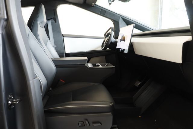 Used 2024 Tesla Cybertruck AWD Crew Cab image 25