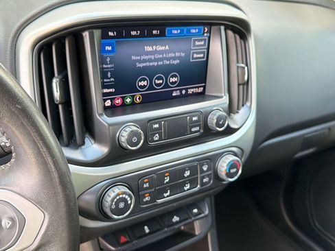 Used 2022 Chevrolet Colorado LT AWD/4WD image 23