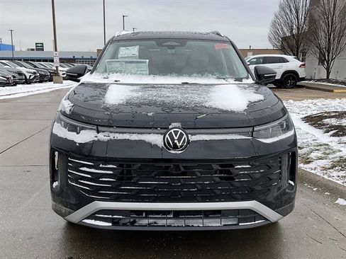 New 2026 Volkswagen Tiguan SE image 2