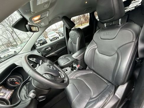 Used 2019 Jeep Cherokee Limited image 15